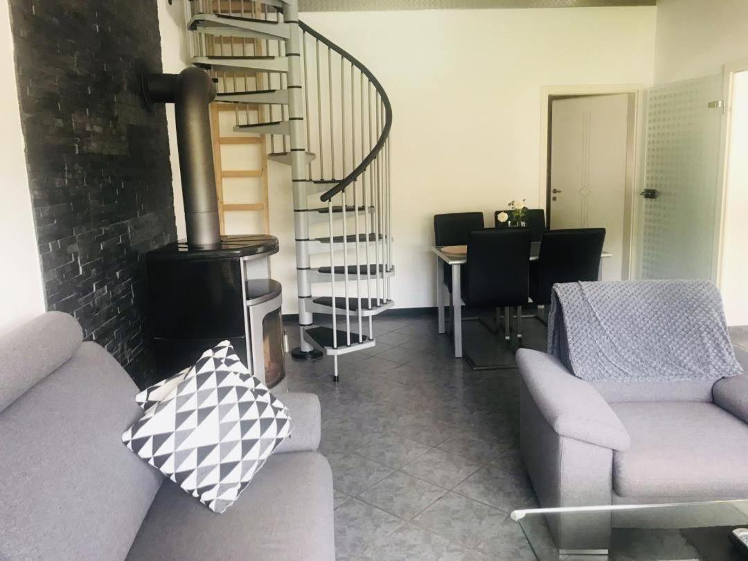 Modernes Ferienhaus Sauerblick Langsur Ngoại thất bức ảnh